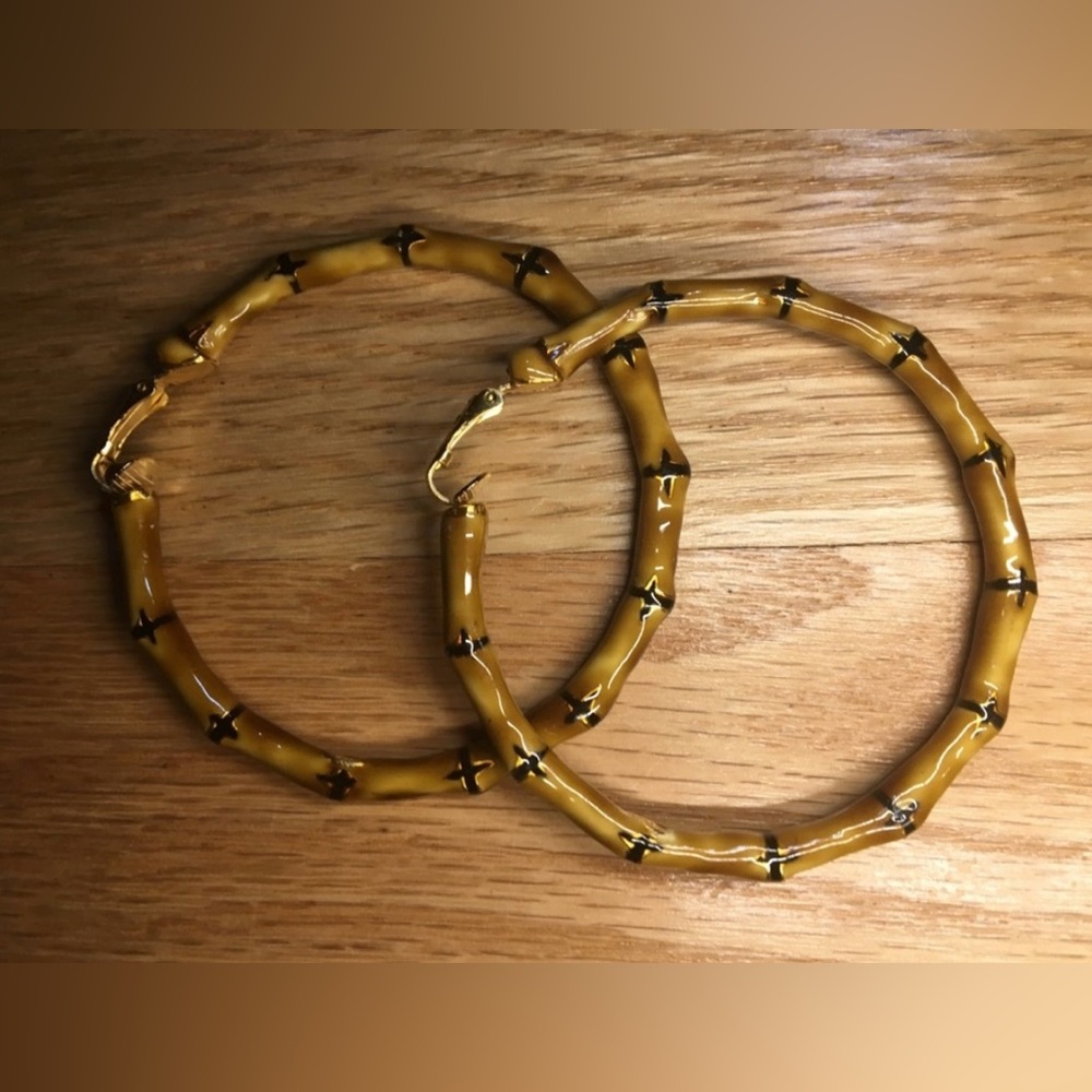 Kenneth Jay Lane Large NWT Enamel Bamboo Hoop Clip On Earrings🖤